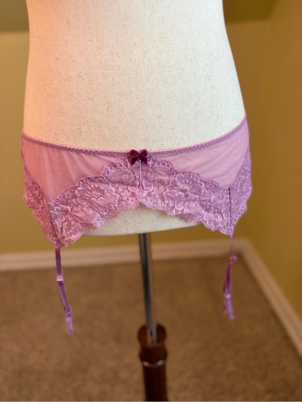 Victoria’s Secret Dream Angels Lavender Floral Lace Garter Belt Y2K